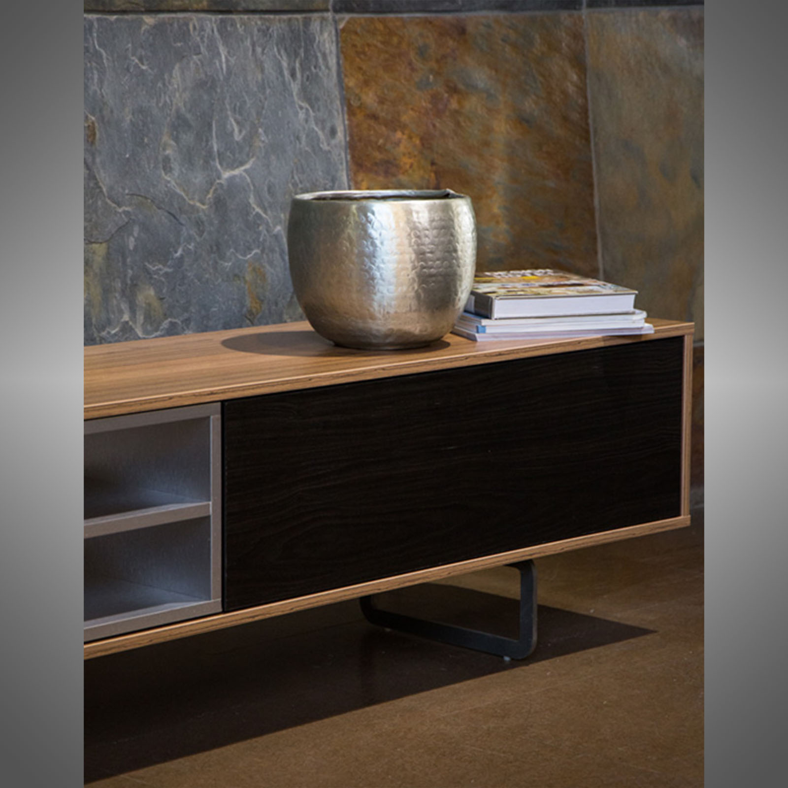 Ayla TV Bench