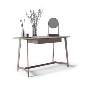 Soli Dresser