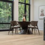 Listrado Round Dining Table