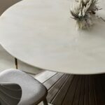 Listrado Round Dining Table